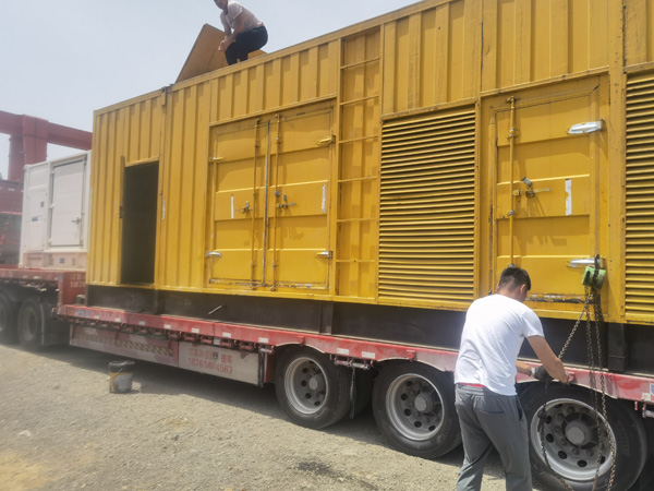 达坂城除了负载情况和发动机维护，还有哪些因素会影响 200kw 柴油发电机的油耗？