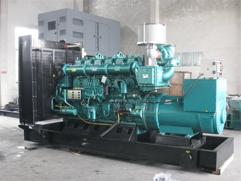 达坂城200KW 柴油发电机的油耗是多少？