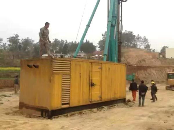 达坂城如何判断水冷式机油散热器密封件是否需要更换？